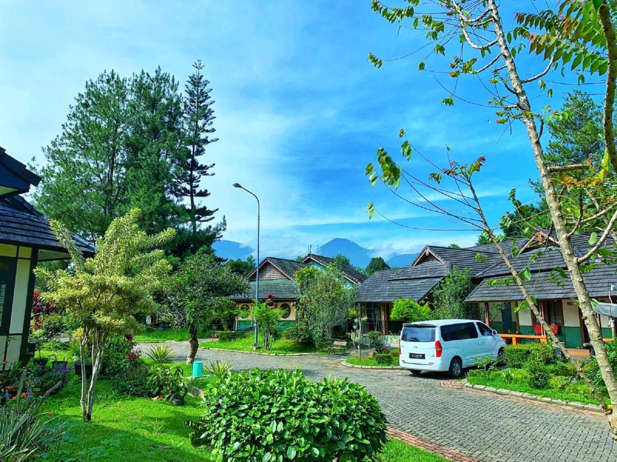 Designer Villa Osaka Puncak Exterior photo