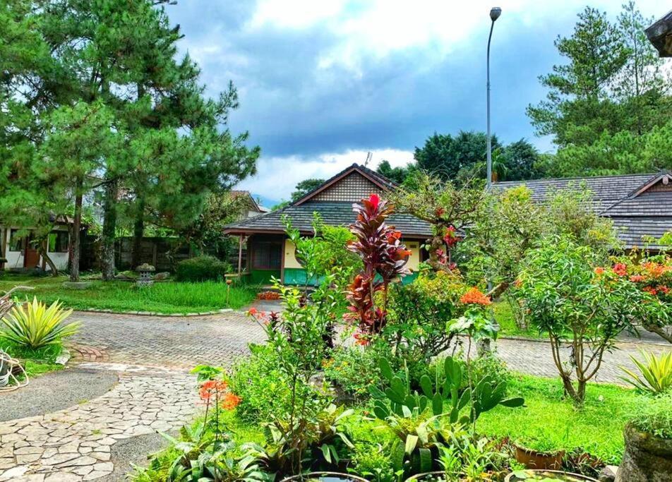 Designer Villa Osaka Puncak Exterior photo