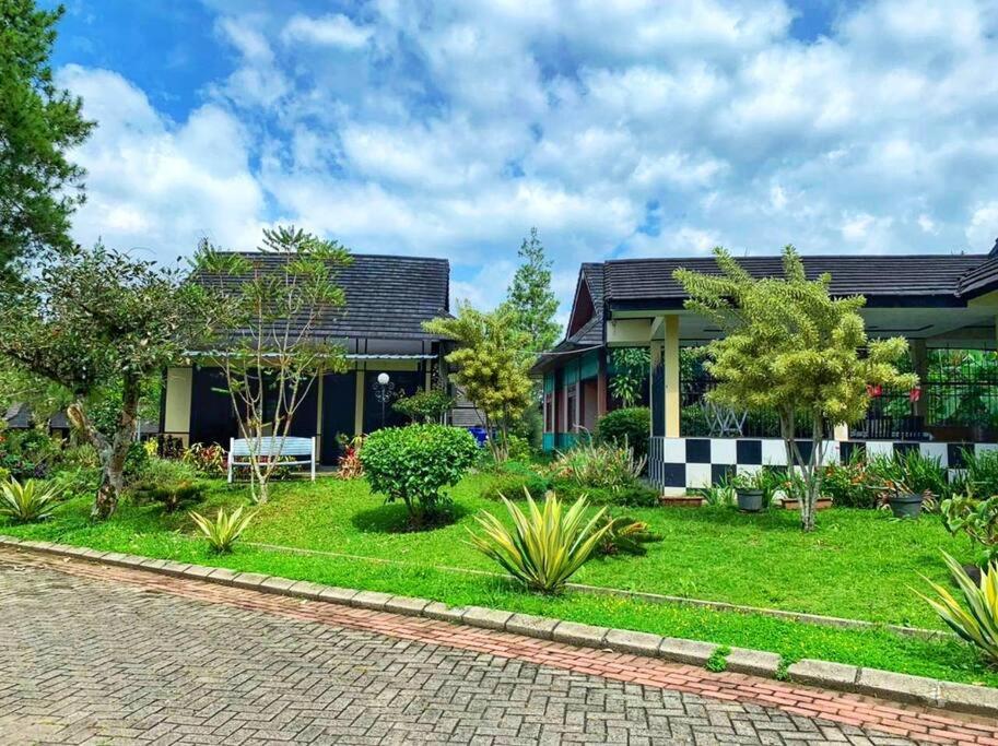 Designer Villa Osaka Puncak Exterior photo