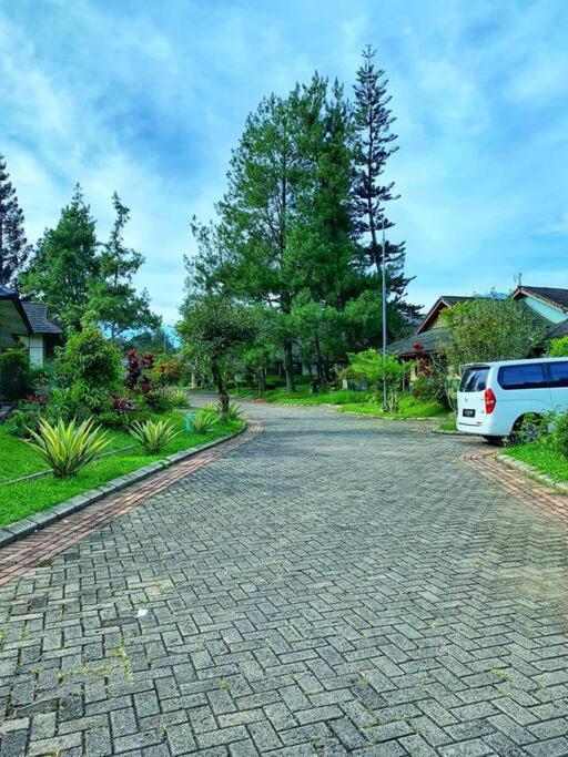 Designer Villa Osaka Puncak Exterior photo