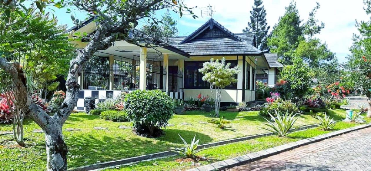 Designer Villa Osaka Puncak Exterior photo