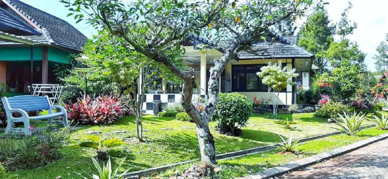Designer Villa Osaka Puncak Exterior photo