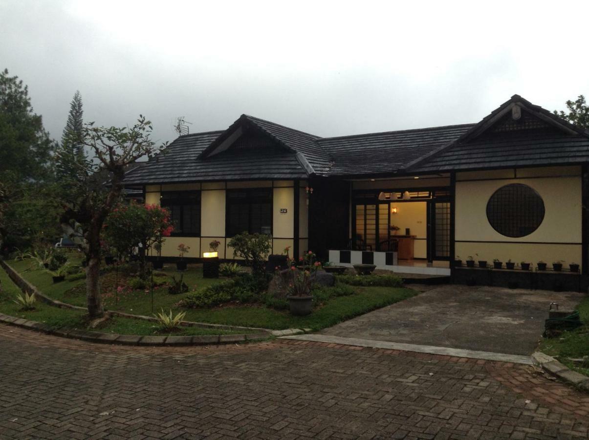Designer Villa Osaka Puncak Exterior photo
